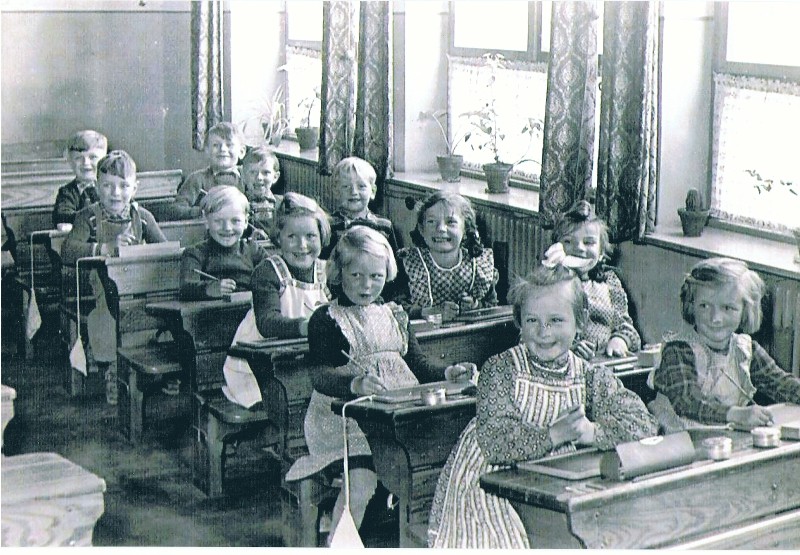 b. Schulklasse 1955 u.a. Christa und Erika Reffgen, Margot Minninger, Marlies Weymer